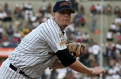 Leones repartió arepas en su estreno