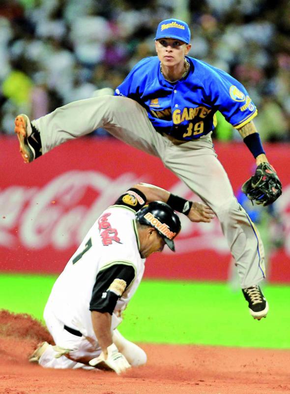 Magallanes deja en el terreno a las Águilas