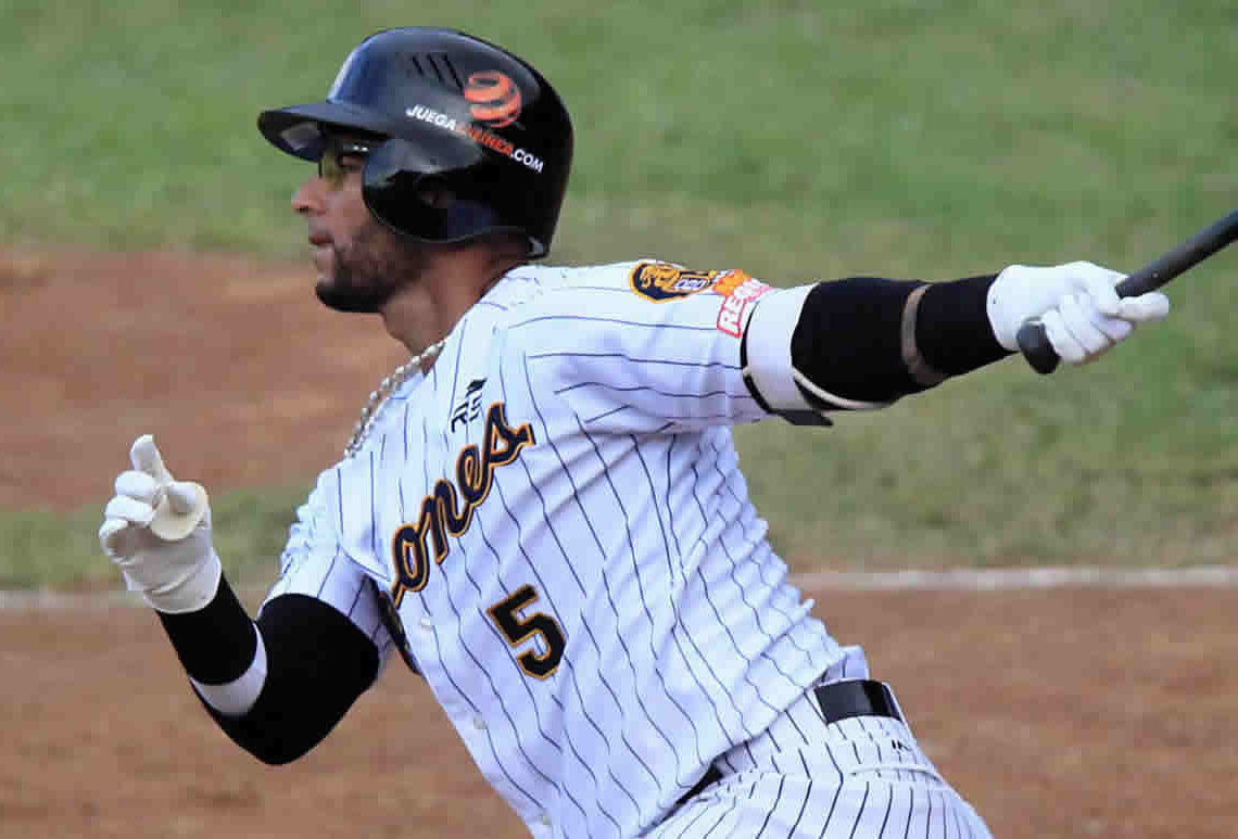 Ronny Cedeño hundió al barco magallanero