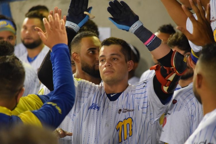 Anderson de La Rosa otro catcher (defensivo) que batea con Magallanes (entrevista)