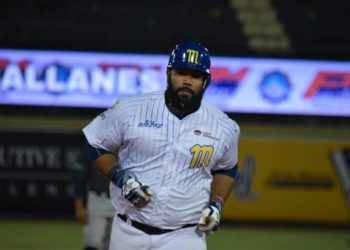 Magallanes dominó al Caracas y clasificó