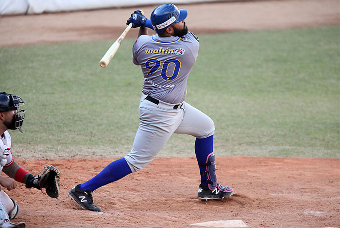 Magallanes dominó al Caracas y clasificó