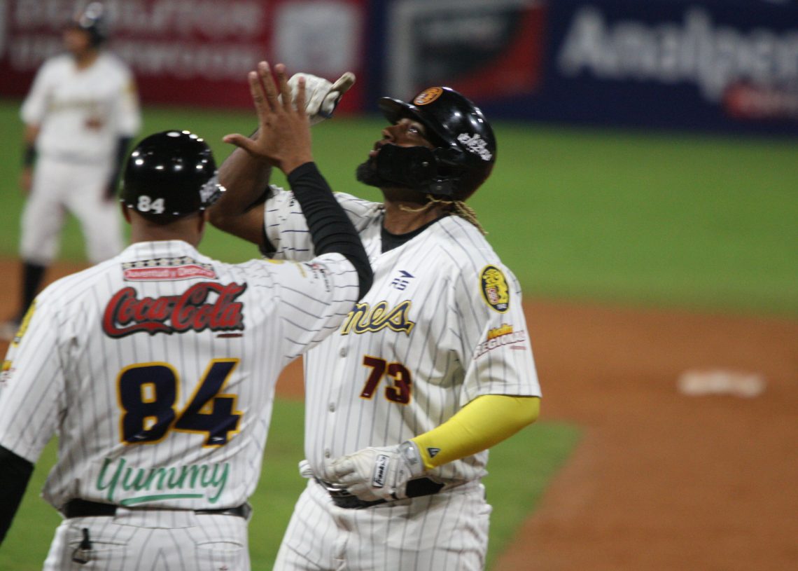 Leones-victoriosos-beisbol