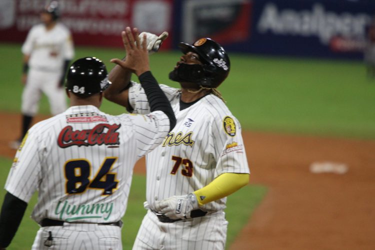 Leones-victoriosos-beisbol