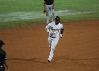 Leones jugador corriendo