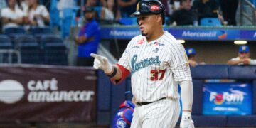 Leones empata el primer lugar al derrotar a los Tigres en Maracay