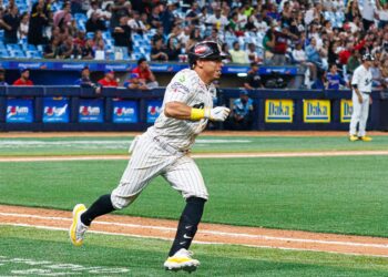 Caracas vapulea a los Tigres y disfruta desde la cima