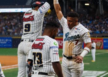 Leones asalta la punta al derrotar al Cardenales en casa