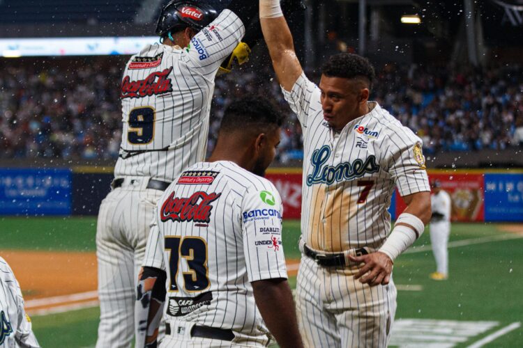 Leones asalta la punta al derrotar al Cardenales en casa
