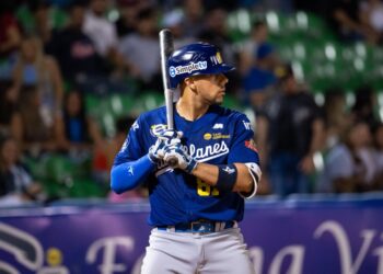 Magallanes bombardeó al pitcheo guaireño en la UCV