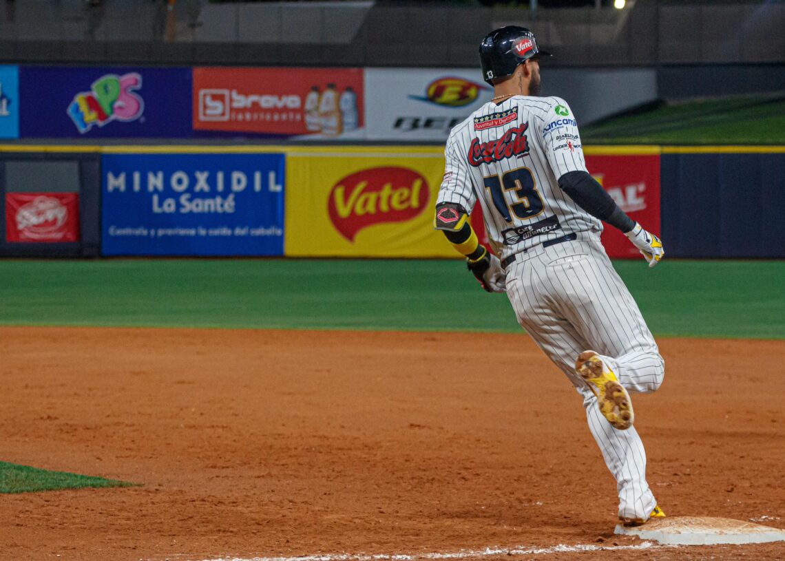 Bravos vino de atrás para derrotar al Caracas