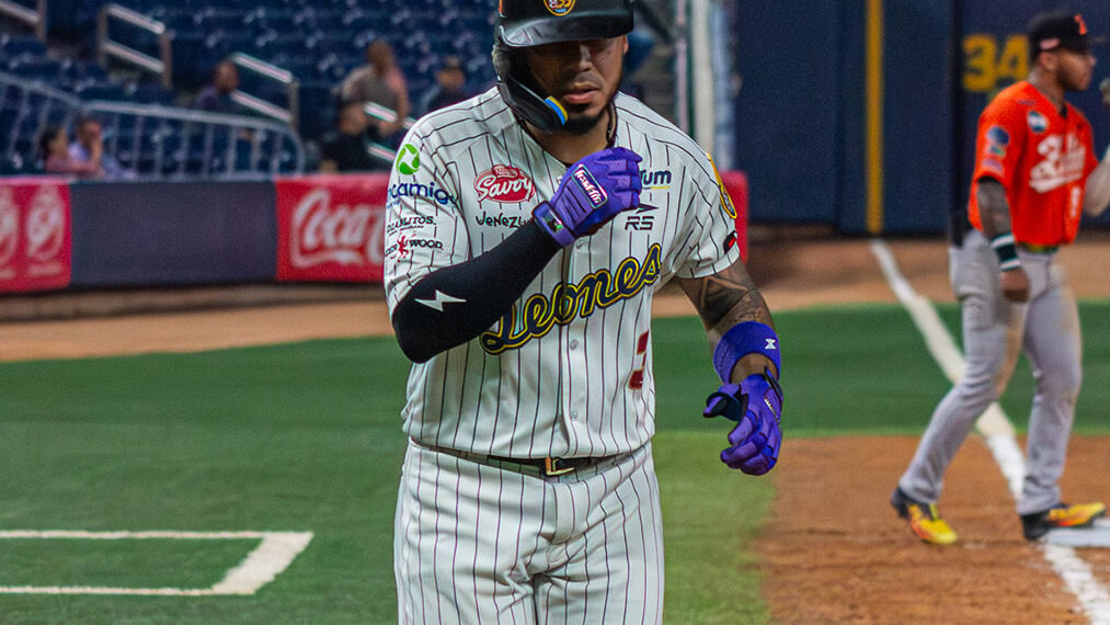 Caracas 8, Magallanes 5