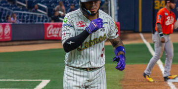 Caracas 8, Magallanes 5