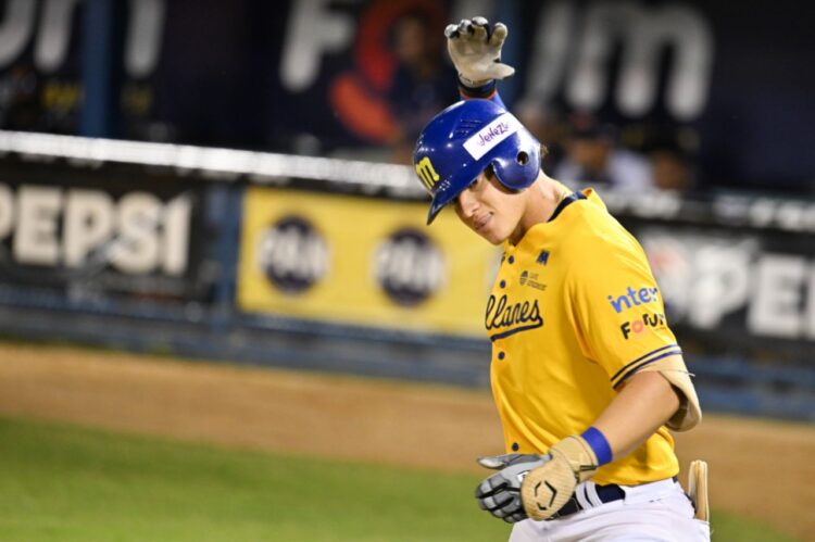 Magallanes 8, Caracas 6