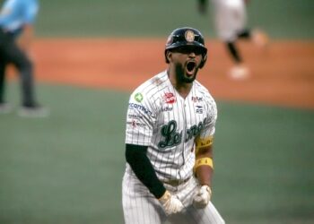 Caracas 8, Magallanes 7