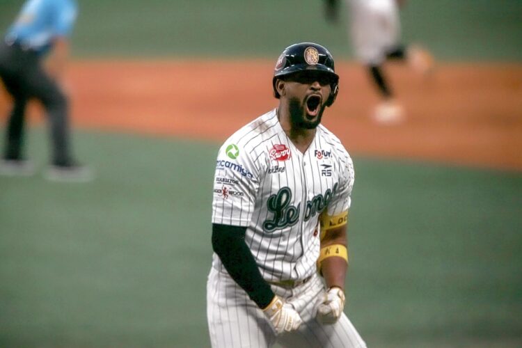 Caracas 8, Magallanes 7