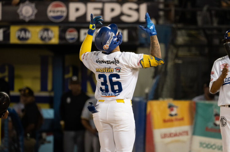 Carlos Rodríguez en victoria del Magallanes ante los Leones del Caracas
