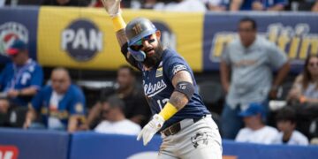 Rougned Odor celebra jonron con los Navegantes del Magallanes 2025-2026