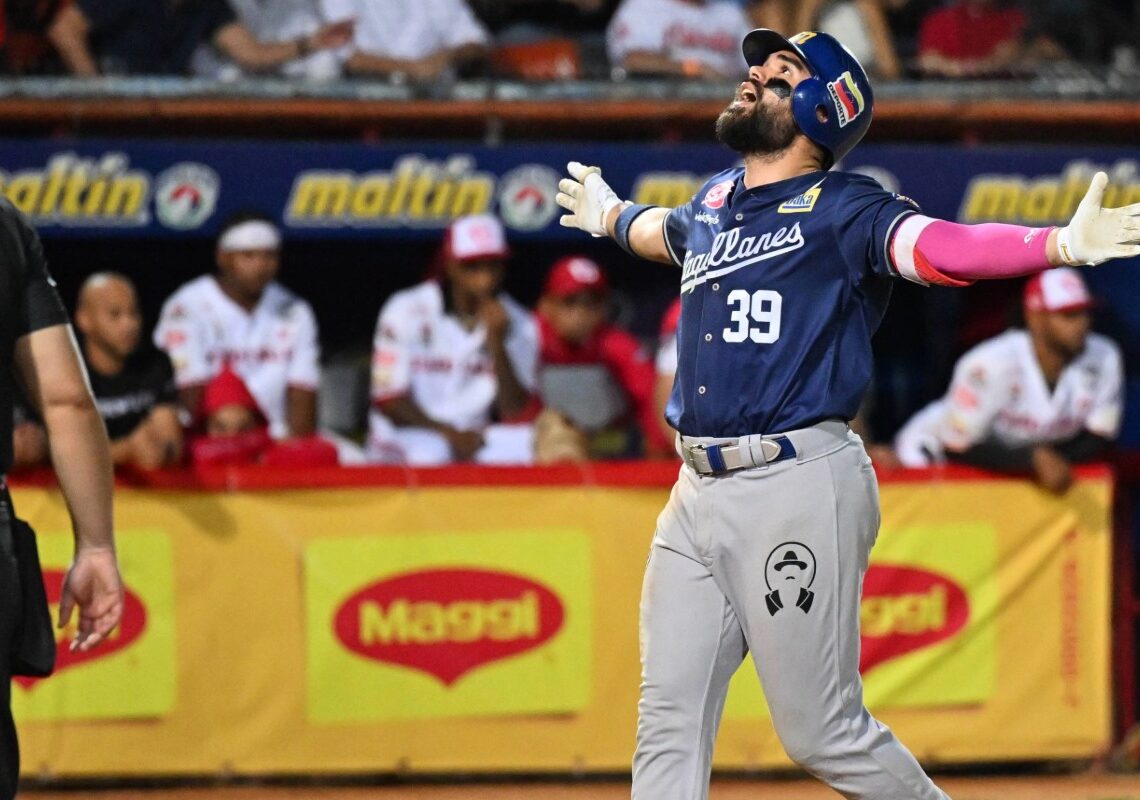Renato Nuñez conecta jonron ante Cardenales de Lara en el Round Robin 2026