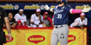Renato Nuñez conecta jonron ante Cardenales de Lara en el Round Robin 2026