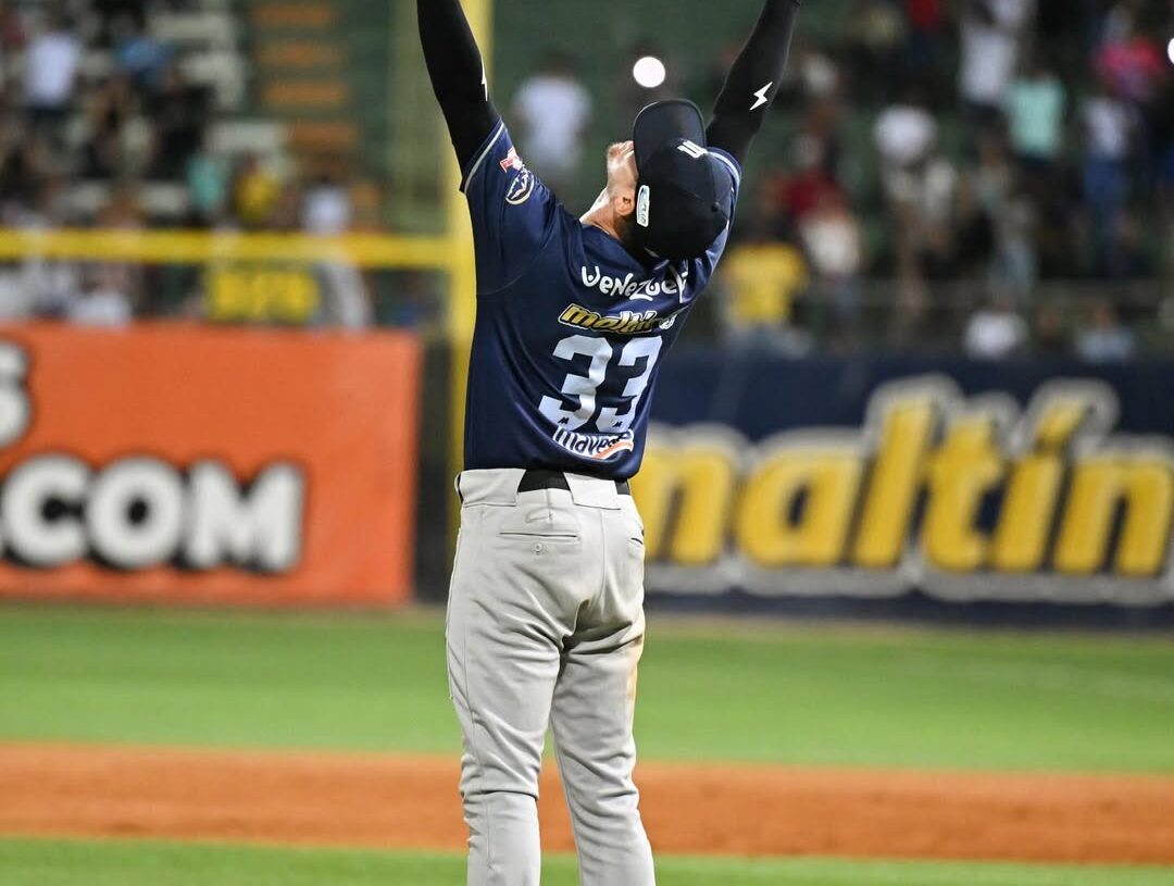Alex Tovalin celebra en la Final 2026 del Magallanes contra Caribes