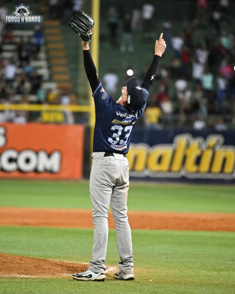Alex Tovalin celebra en la Final 2026 del Magallanes contra Caribes