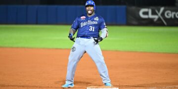 Yasiel Puig celebra triunfo de los Navegantes del Magallanes